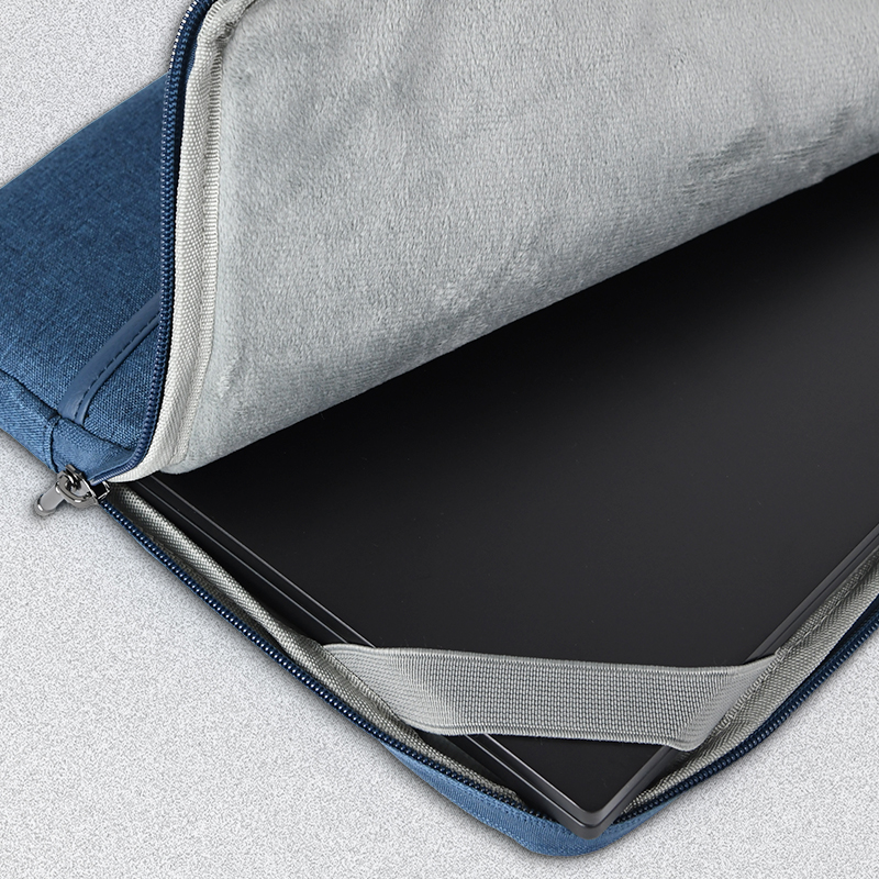 Klip Xtreme - Notebook sleeve - 14.1" - Polyester - Aluminum silver - KNS-425SV