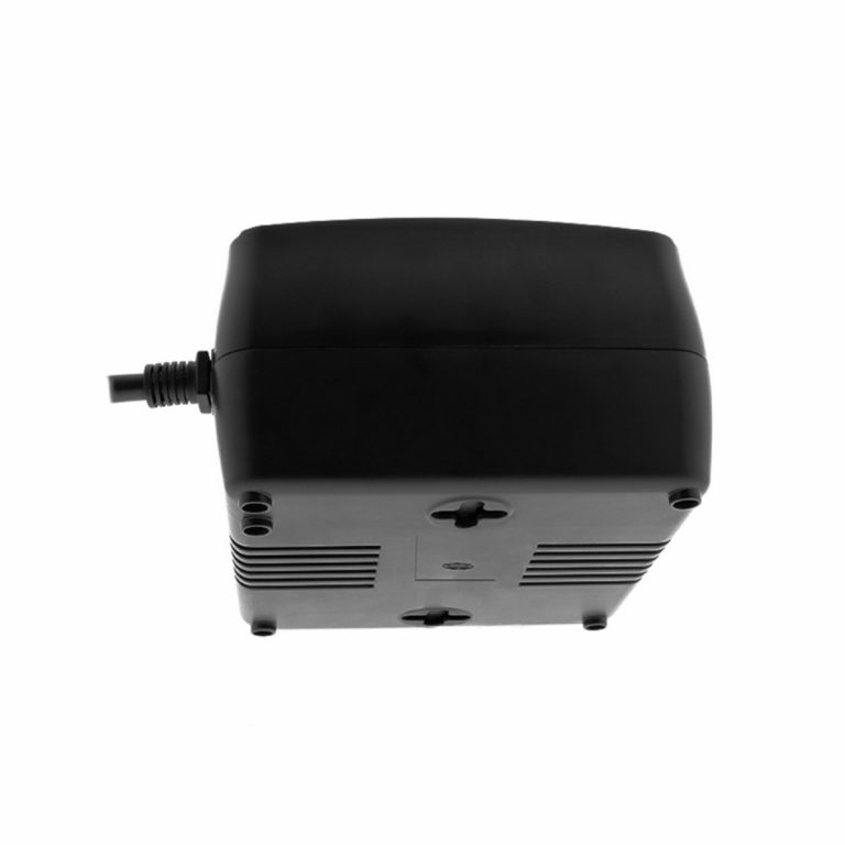 Forza FVR Series FVR-3001 - Regulador automático de voltaje - CA 110/120 V - 1500 vatios - 3000 VA - conectores de salida: 4