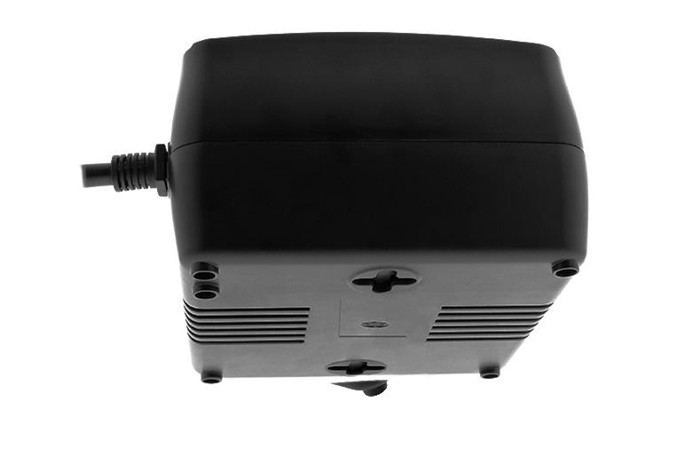 Forza FVR Series FVR-3001M - Regulador automático de voltaje - CA 110/120 V - 1500 vatios - 3000 VA - conectores de salida: 4